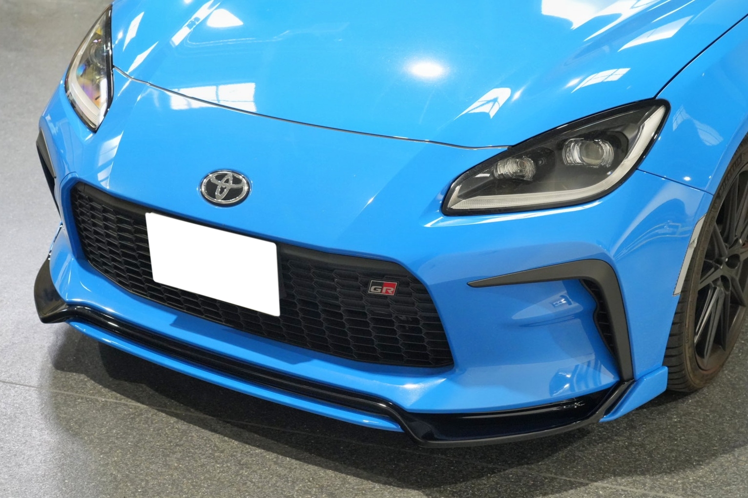 GR86にBLITZフロントリップスポイラー
