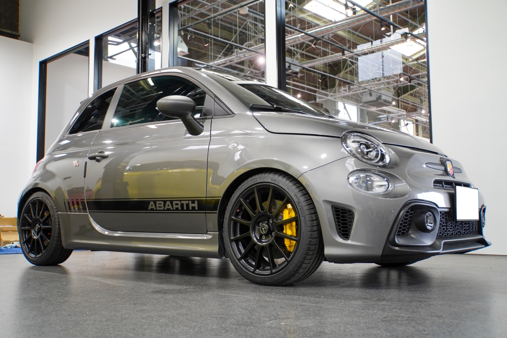 ABARTH695 ドライビングポジション改善作業
