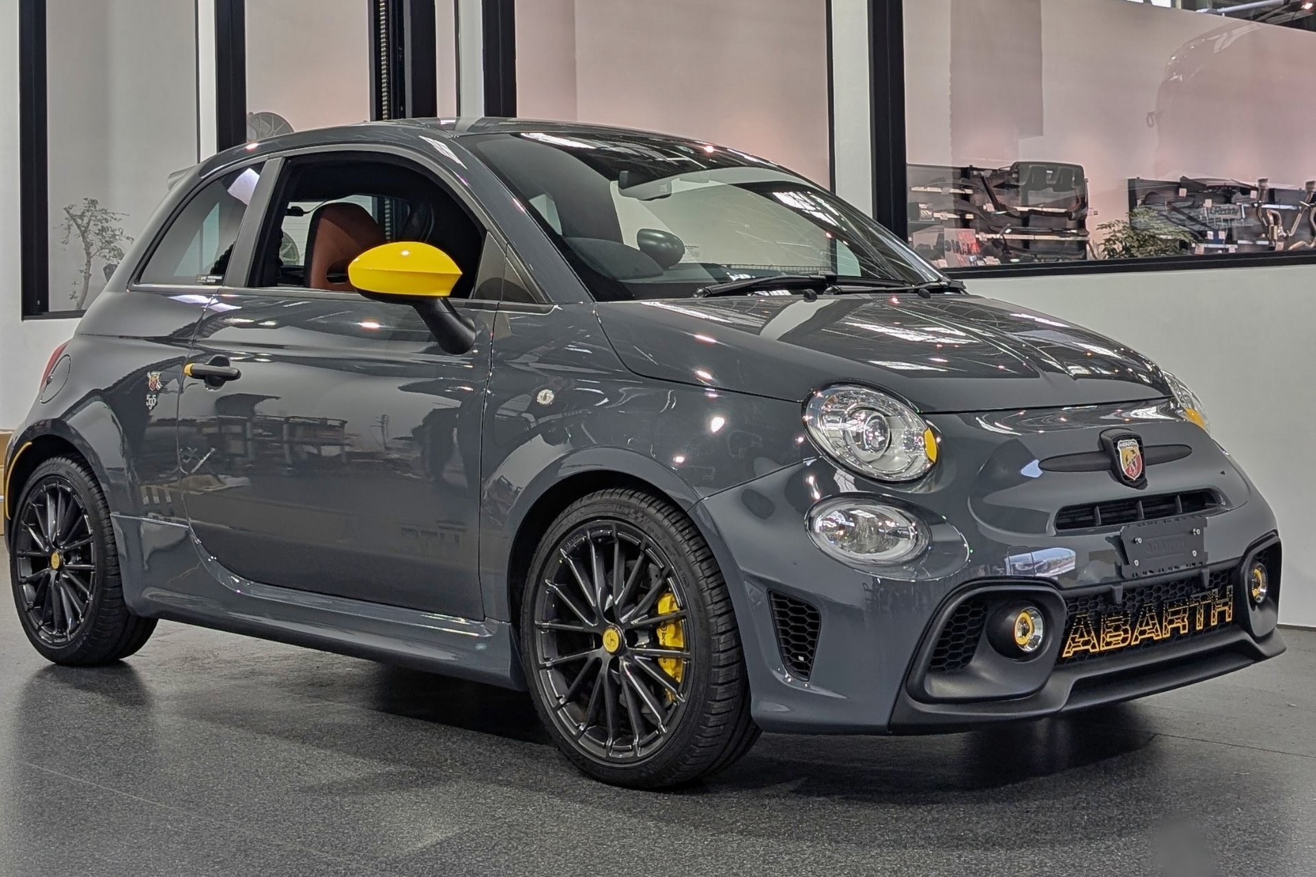 APF ABARTH595をEVE DESIGNアクセサリーでドレスアップ