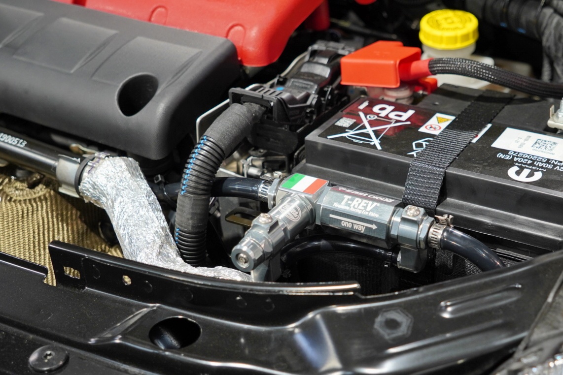 ABARTH695にオリジナルT-REV