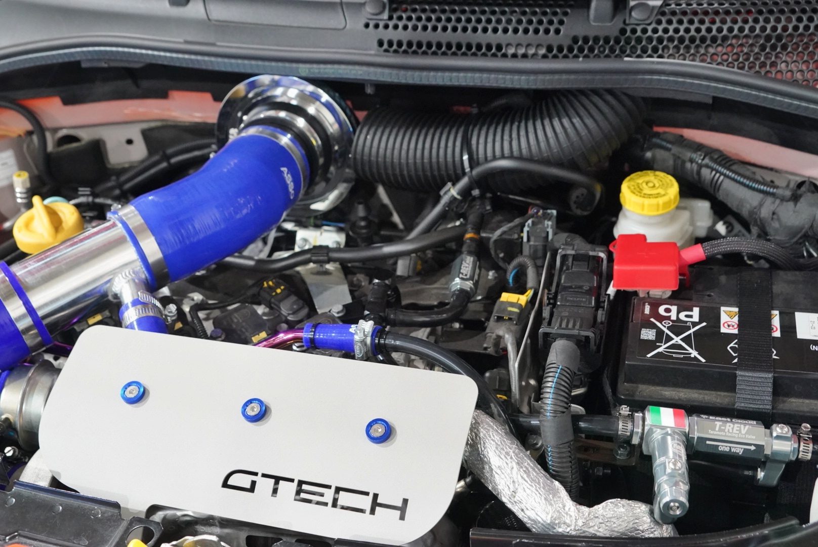 ABARTH695 Forgeインテーク&エンジンルームにフレッシュエア導入