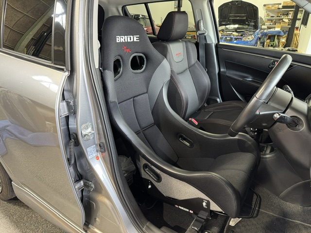 ZC32Sスイフトスポーツ BRIDEフルバッケットシート ZIEG Ⅳ