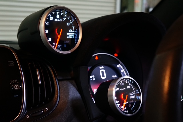 ABARTH595で追加メーター取付け