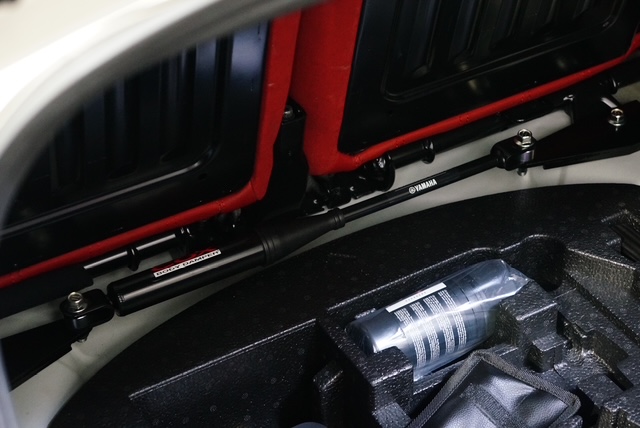 ABARTH595CにCOXボディダンパー取付け