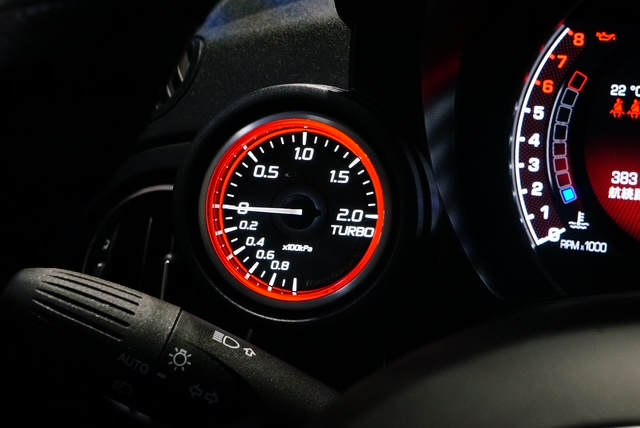 ABARTH695でブーストメーター交換