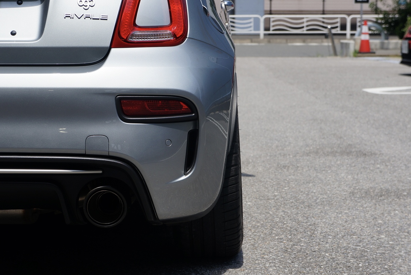 ABARTH695Cでキャンバーシム取付け
