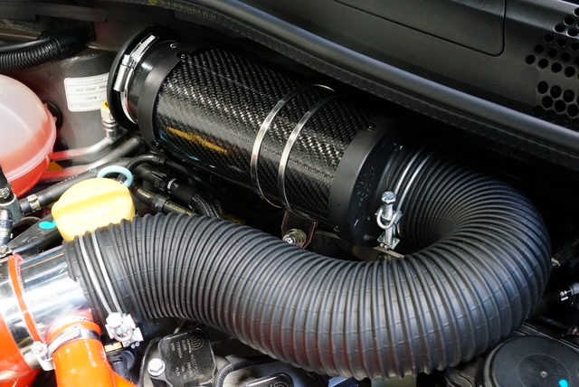ABARTH695でエンジンルーム内カスタマイズ