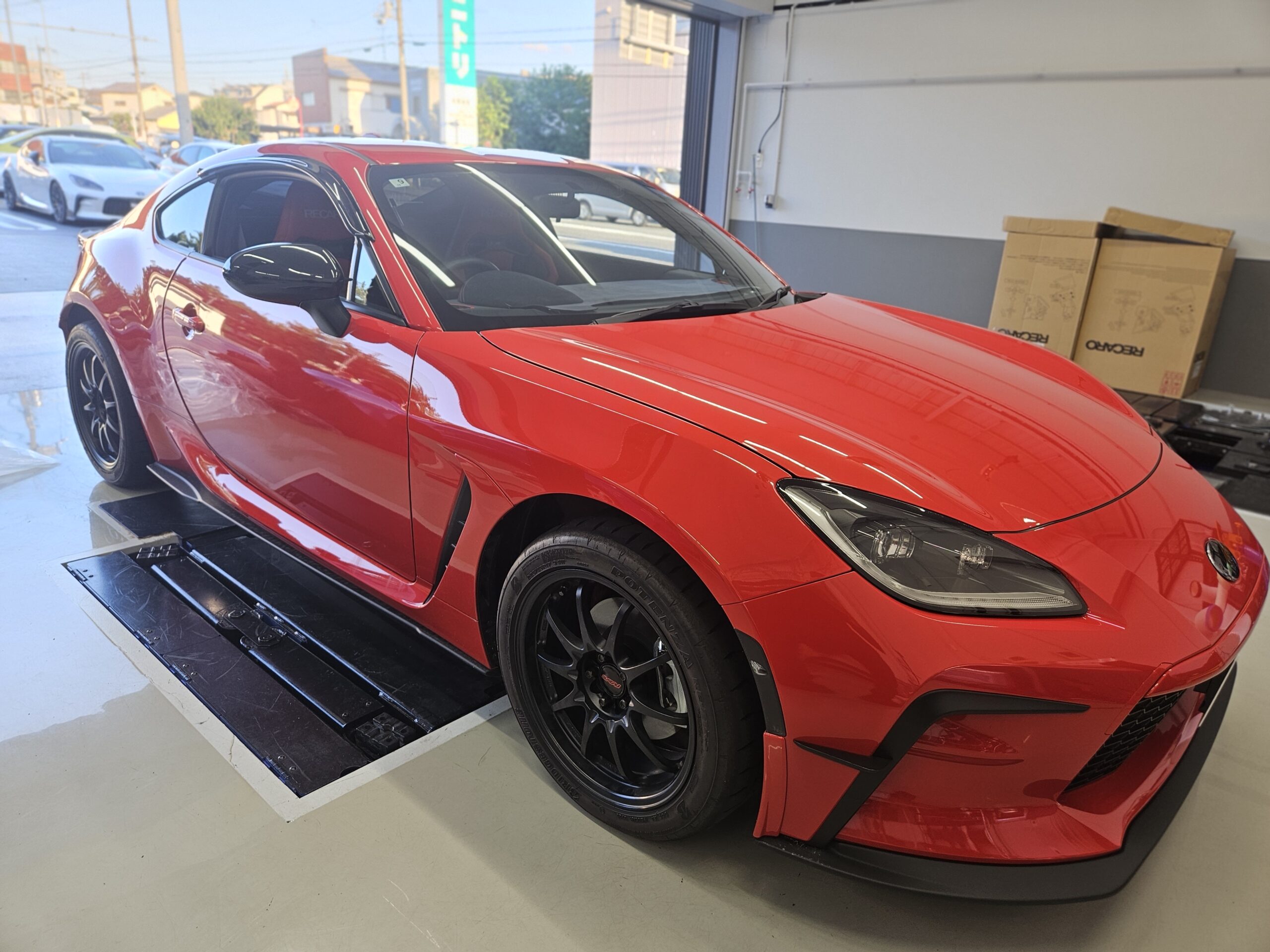 GR86 × RECARO SR-S ＆ SR-C with FUJITSUBO A-RM